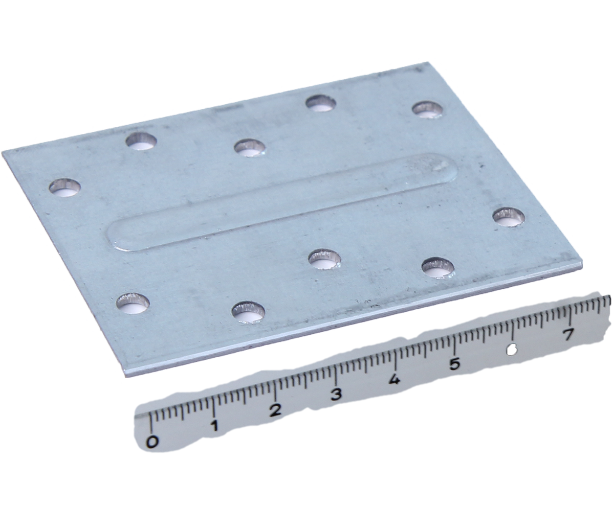 Verzinkte Platte 76 × 60 × 2,0 mm von KARWEG neben einem Lineal mit Zentimeterangaben.
